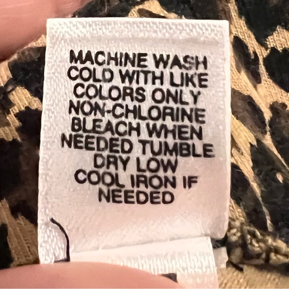 Leopard Capri Leggings, Size Medium, Express, Preowned, Good Condition - Picture 5 of 7